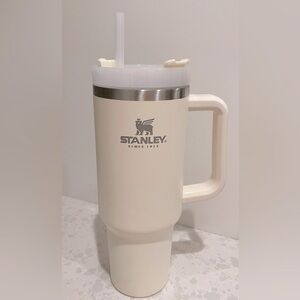 40oz cream Stanley in EUC